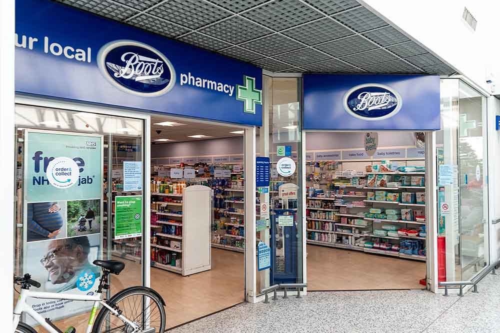 Una cadena de farmacias del Reino Unido pondrá salas de videollamadas entre paciente y médicos