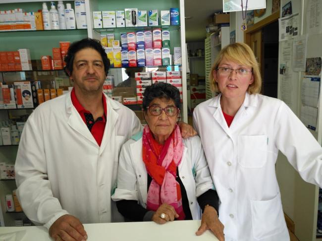 Araceli de la Fuente: “Aunque tengo 89 años, estoy contenta en mi farmacia y no tengo pensado dejarla” Araceli de la Fuente: “Aunque tengo 89 años, estoy contenta en mi farmacia y no tengo pensado dejarla”