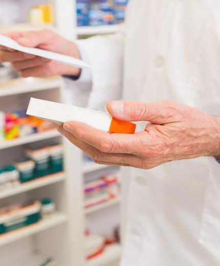farmaceutico-con-medicacion