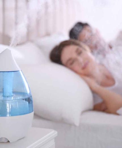 humidificador-y-personas-durmiendo
