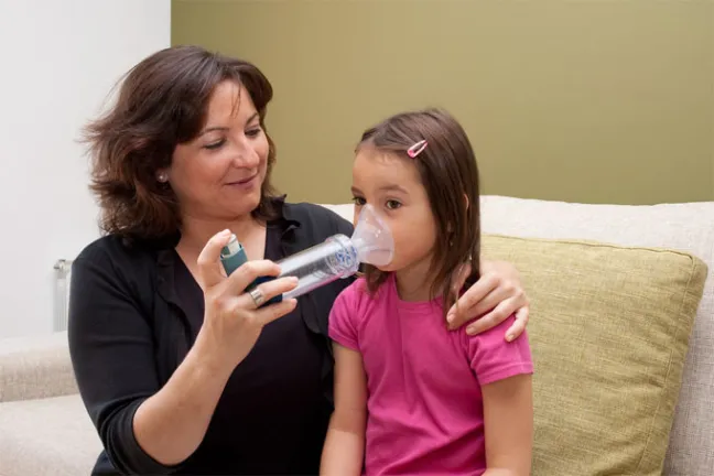 Farmacéuticos y pediatras españoles crean un proyecto para minimizar los errores en el uso de inhaladores Minimizar los errores en el uso de inhaladores