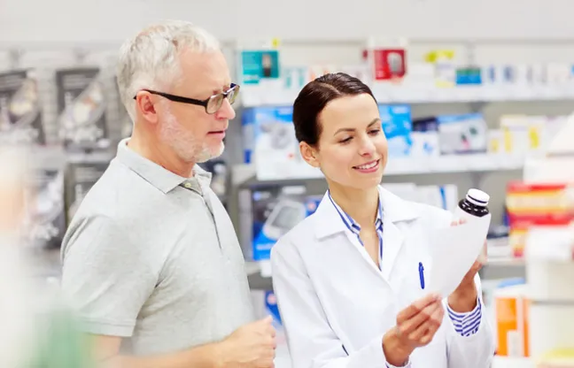 Involucración del paciente de la tercera edad en farmacia ¿Cómo involucra el farmacéutico al paciente de la tercera edad?