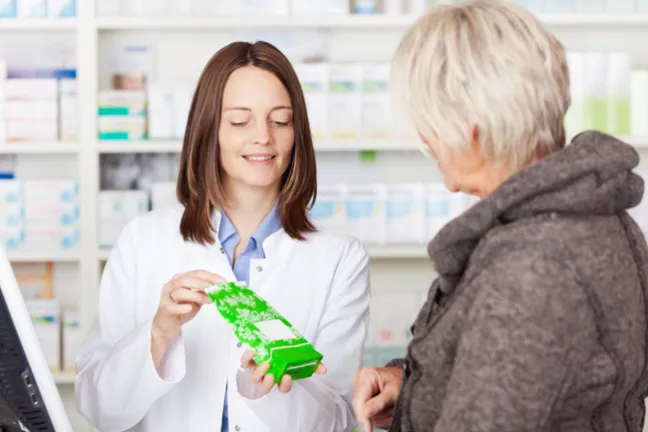 Tratamiento de insomnio en farmacia Los pacientes de un municipio de Cuenca acuden a su farmacéutico para tratar el insomnio