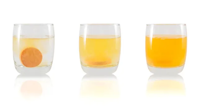 Vaso con medicamento para la gripe vaso-con-medicamento-de-gripe