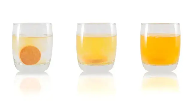 Vaso con medicamento para la gripe vaso-con-medicamento-de-gripe