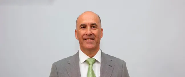 Alberto Virués, COF Cádiz: “Tenemos que ir más allá, tenemos que ocupar competencias en salud pública, en información o en formación” Alberto Virués, COF Cádiz: “Tenemos que ir más allá, tenemos que ocupar competencias en salud pública, en información o en formación”