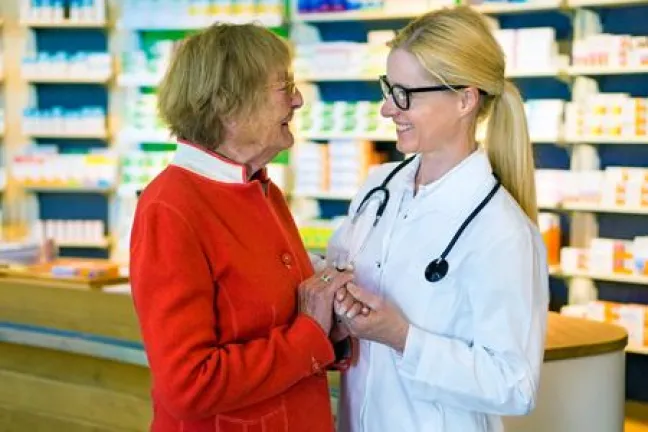 Farmacéuticos de Barcelona impulsan cursos para mejorar la calidad de vida de las personas mayores Farmacéuticos de Barcelona impulsan cursos para mejorar la calidad de vida de las personas mayores