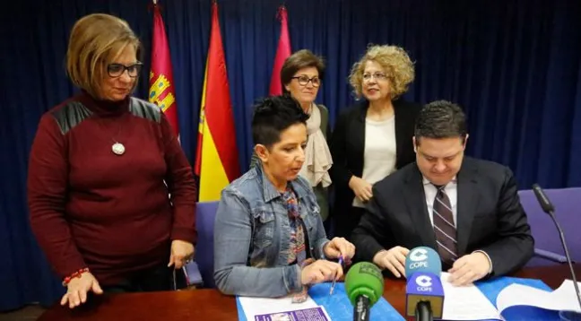 Seguimiento farmacoterapéutico de los pacientes de Parkinson en las farmacias de Albacete Seguimiento farmacoterapéutico de los pacientes de Parkinson en las farmacias de Albacete