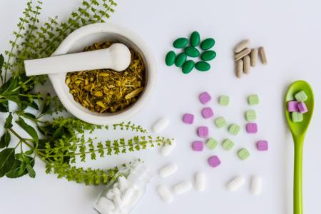 Plantas medicinales y sus interacciones con medicamentos