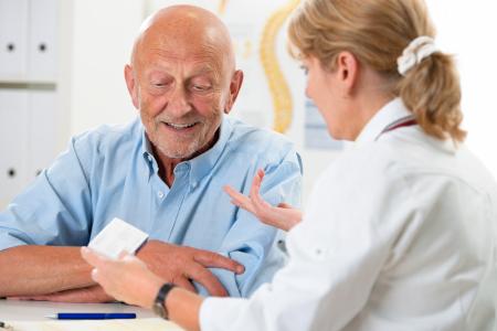 7 formas de mejorar la comunicación con los pacientes mayores