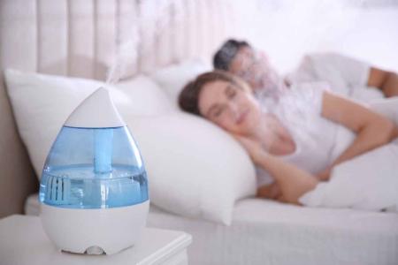 humidificador-y-personas-durmiendo