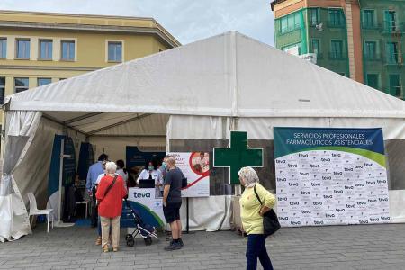 personas-entrando-en-carpa